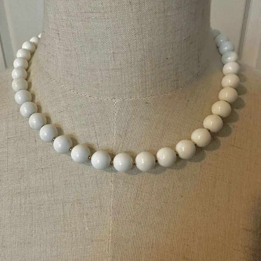 White and gold tone vintage beaded necklace